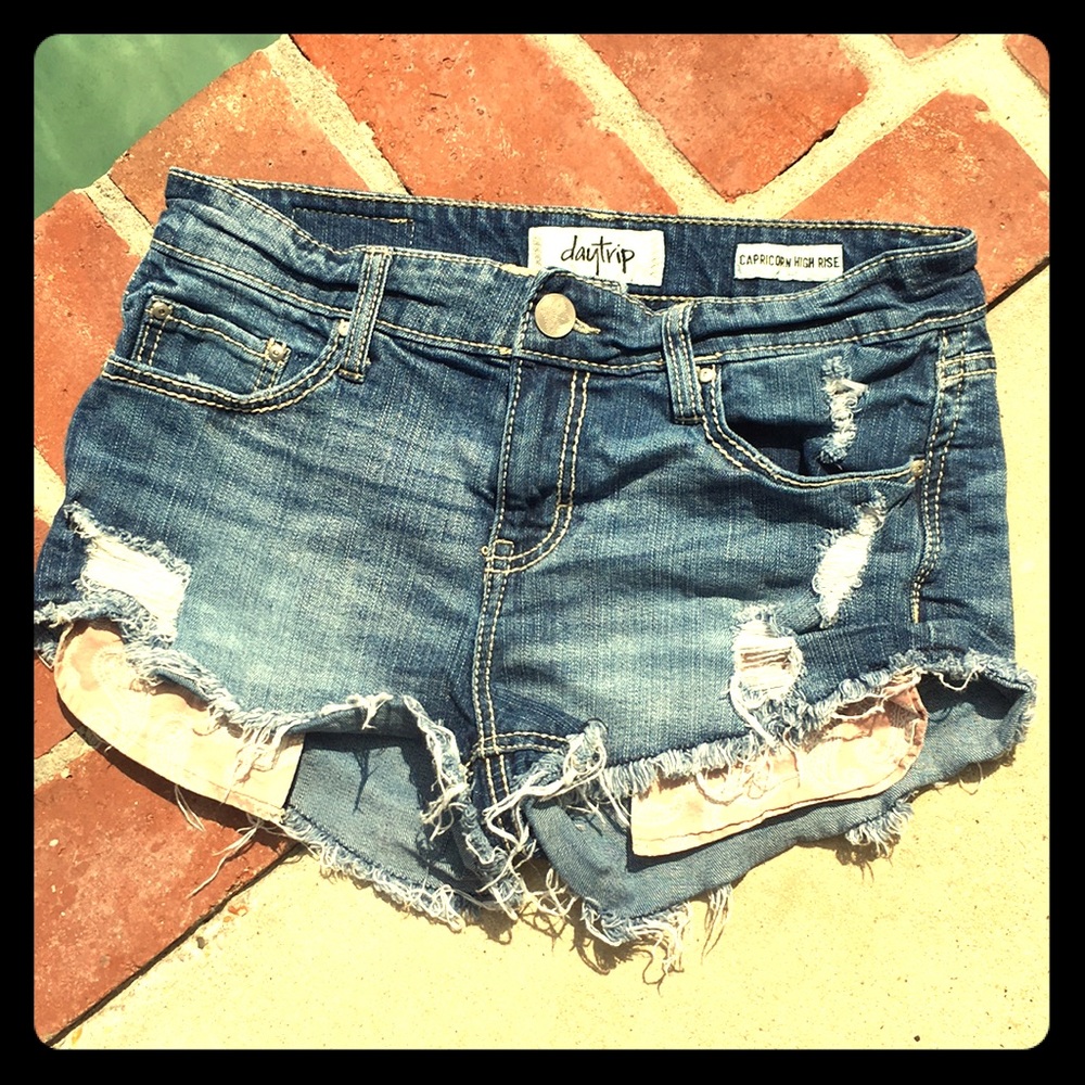 Day trip jean shorts